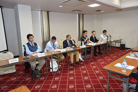 ドライバーズミーティング、コミッセール会議